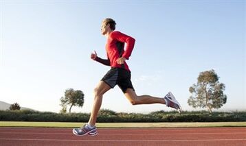 Laufen ist eine großartige Übung, um die Kraft eines Mannes zu verbessern. 
